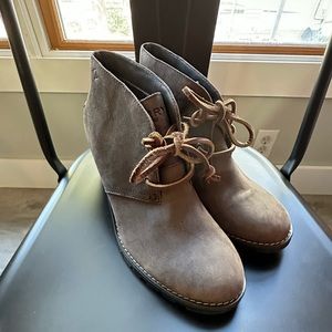 Like new unworn women’s 7.5 Sperry wedge heel boot